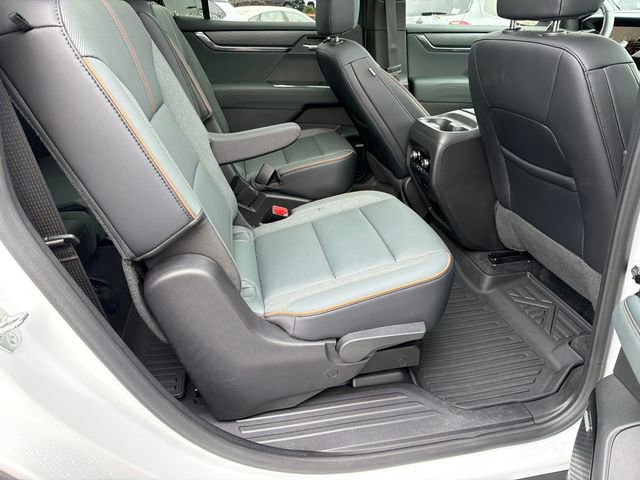 Used 2024 GMC Acadia AT4 w/ Luxury Package image 15