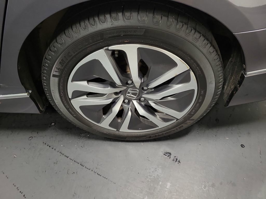 Used 2018 Honda Accord Touring image 10