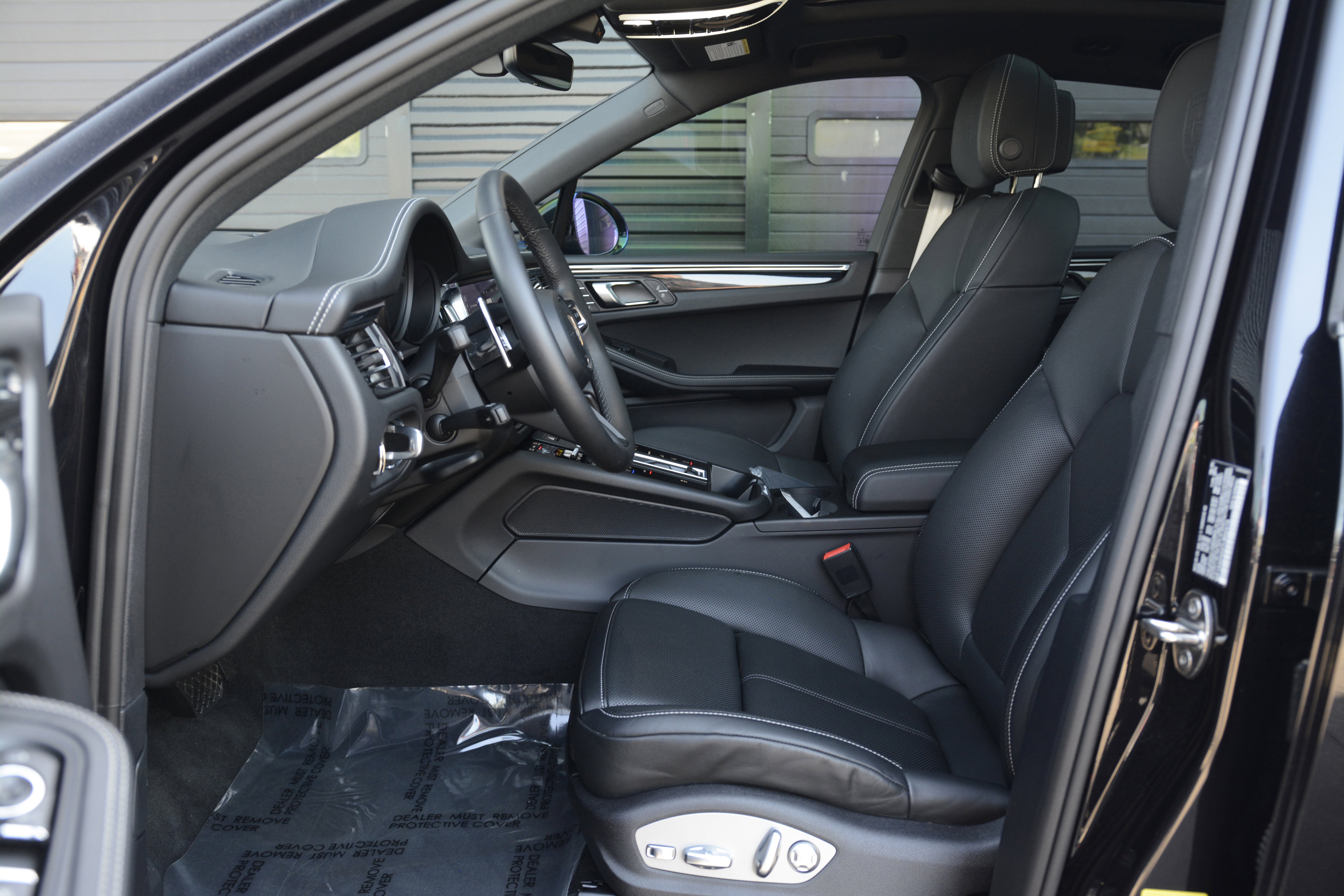 Certified 2026 Porsche Macan AWD/4WD image 15