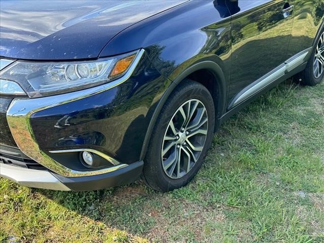 Used 2016 Mitsubishi Outlander SEL AWD/4WD image 4