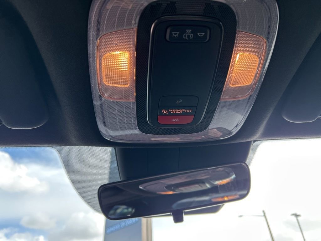 Used 2025 Hyundai Elantra SEL w/ Cargo Package image 21