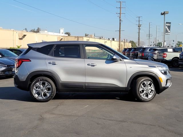 New 2026 Kia Seltos LX FWD image 4