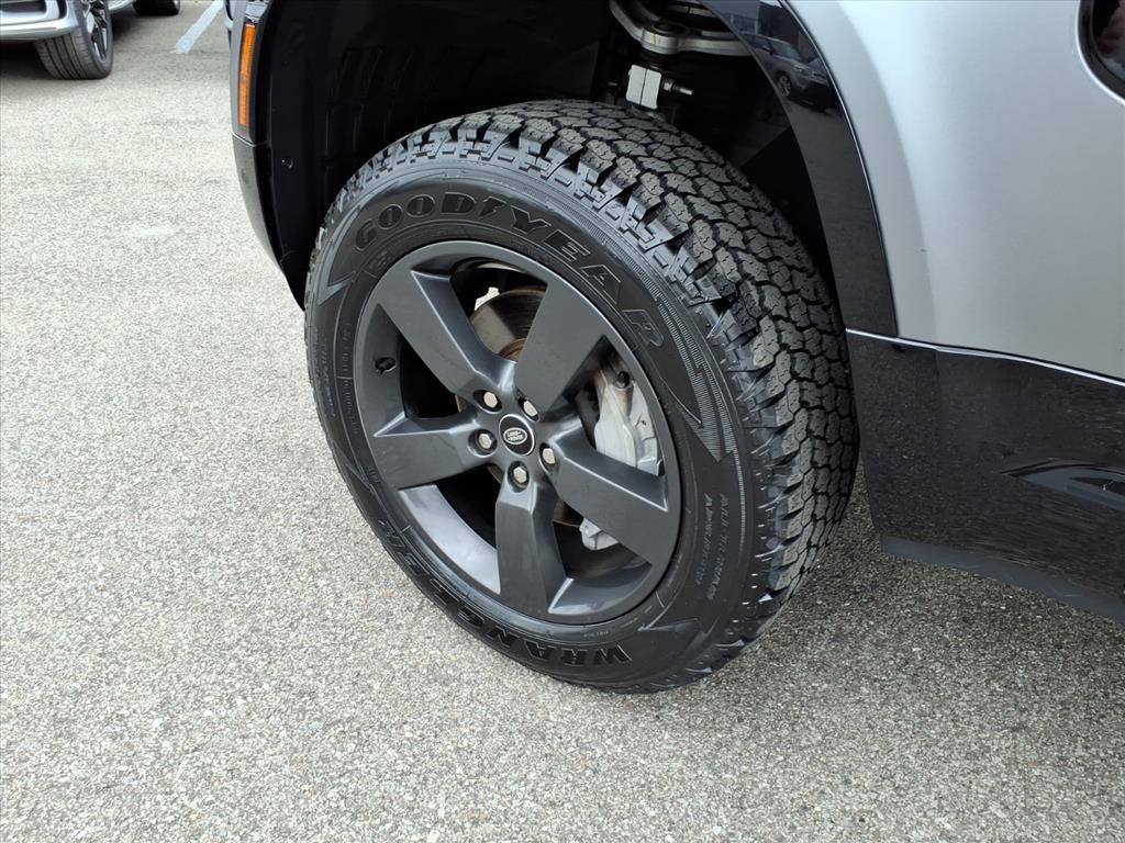 Certified 2023 Land Rover Defender 110 X-Dynamic SE AWD/4WD image 9
