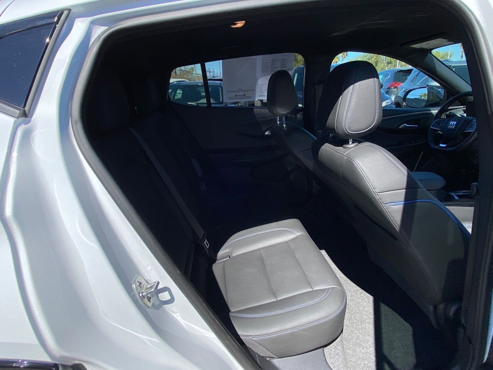 Used 2025 Buick Envista Sport Touring image 38