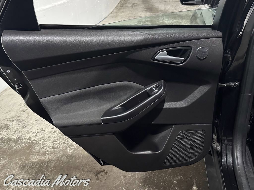 Used 2013 Ford Focus Titanium w/ Titanium Handling Pkg image 20
