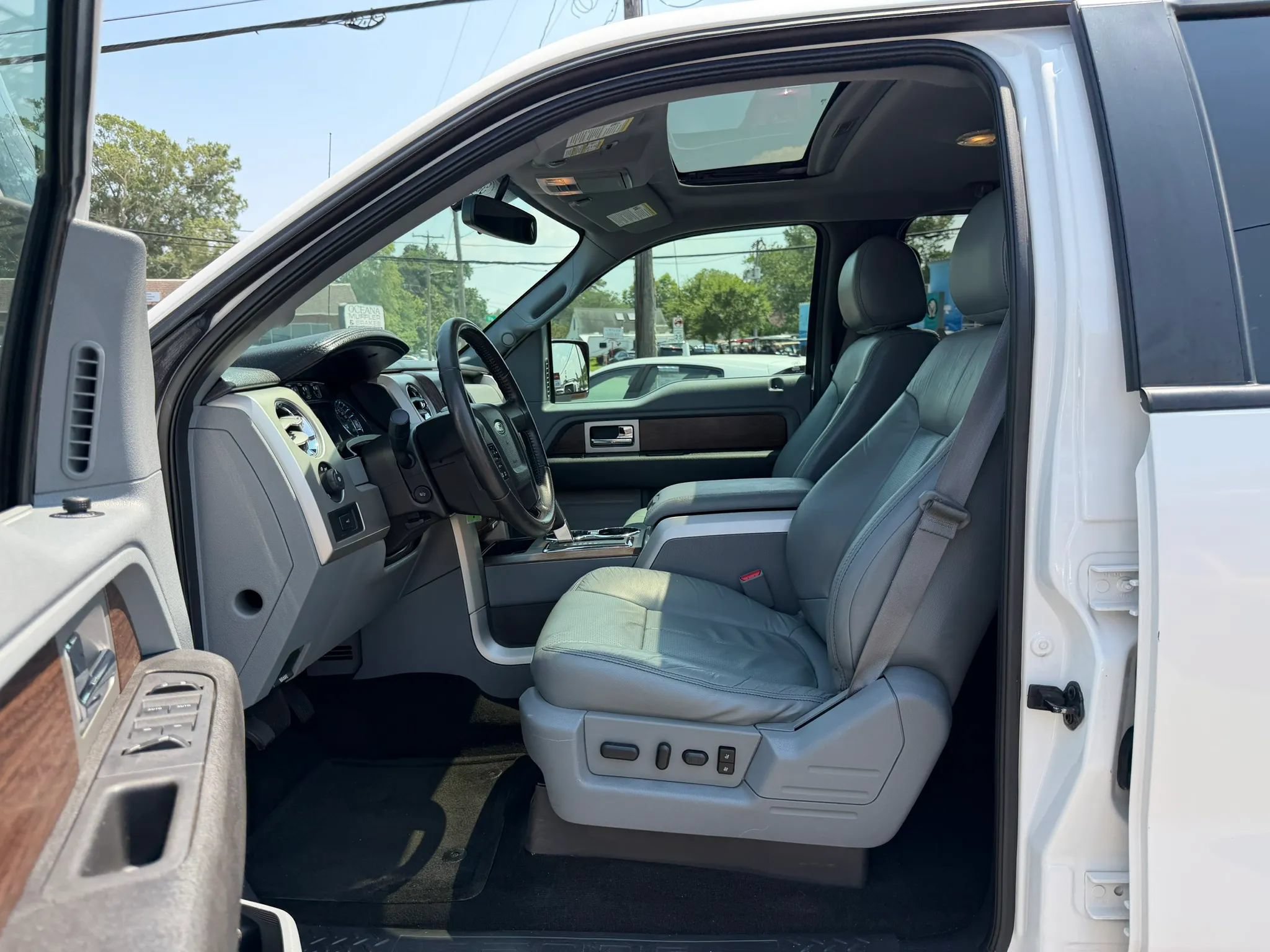 Used 2013 Ford F150 Lariat w/ Luxury Equipment Group AWD/4WD image 16
