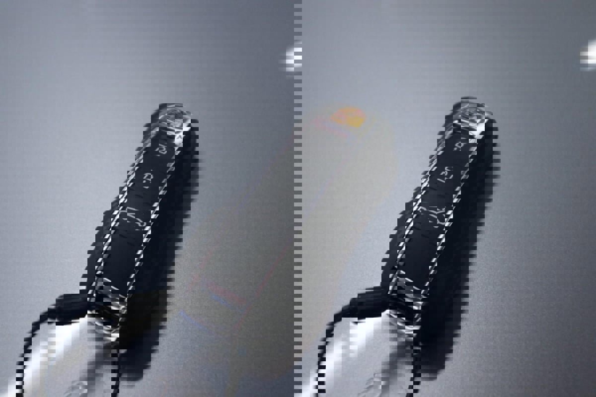 Used 2025 Porsche Panamera image 36