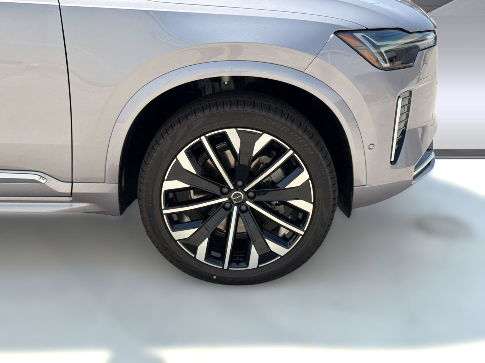 New 2026 Volvo XC90 B6 Plus w/ Protection Package AWD/4WD image 12