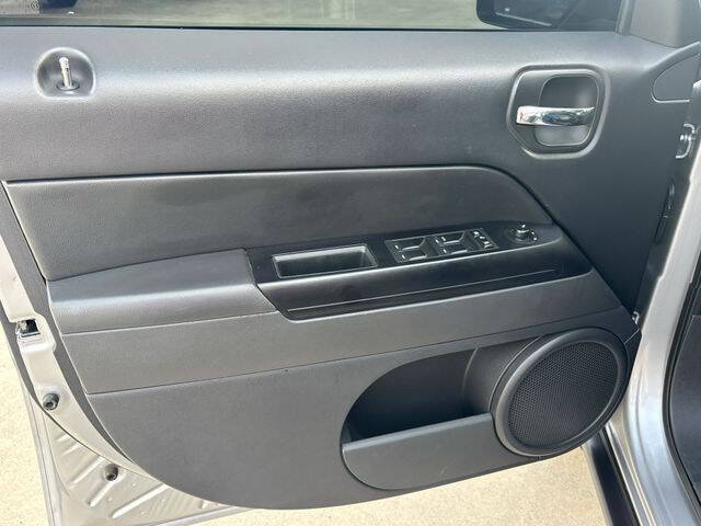 Used 2017 Jeep Patriot High Altitude AWD/4WD image 23