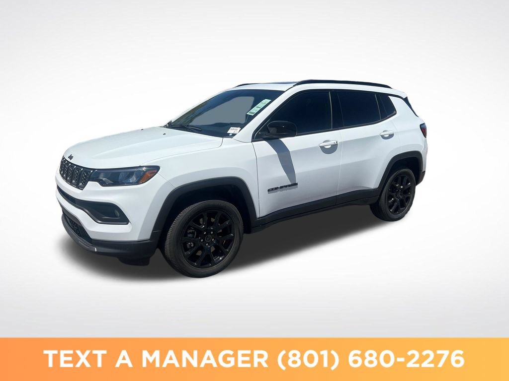 Used 2025 Jeep Compass Latitude w/ Sun & Sound Group AWD/4WD image 1