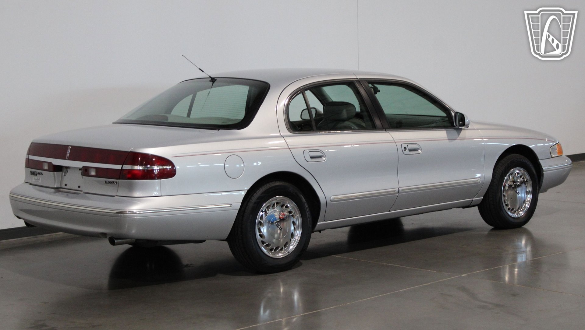 Used 1996 Lincoln Continental image 16