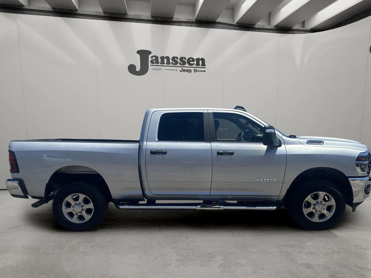 Used 2026 RAM 2500 Big Horn AWD/4WD image 5