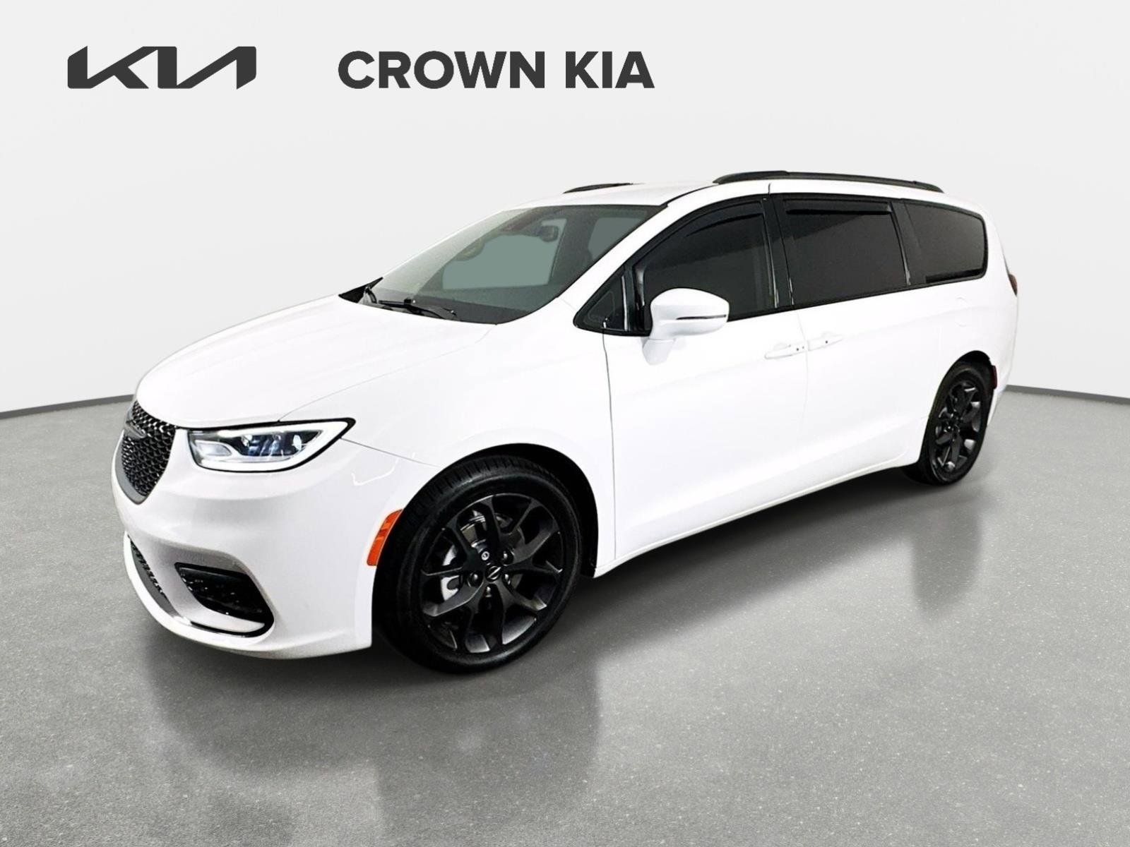 Used 2021 Chrysler Pacifica Touring-L w/ Uconnect Theater Family Group