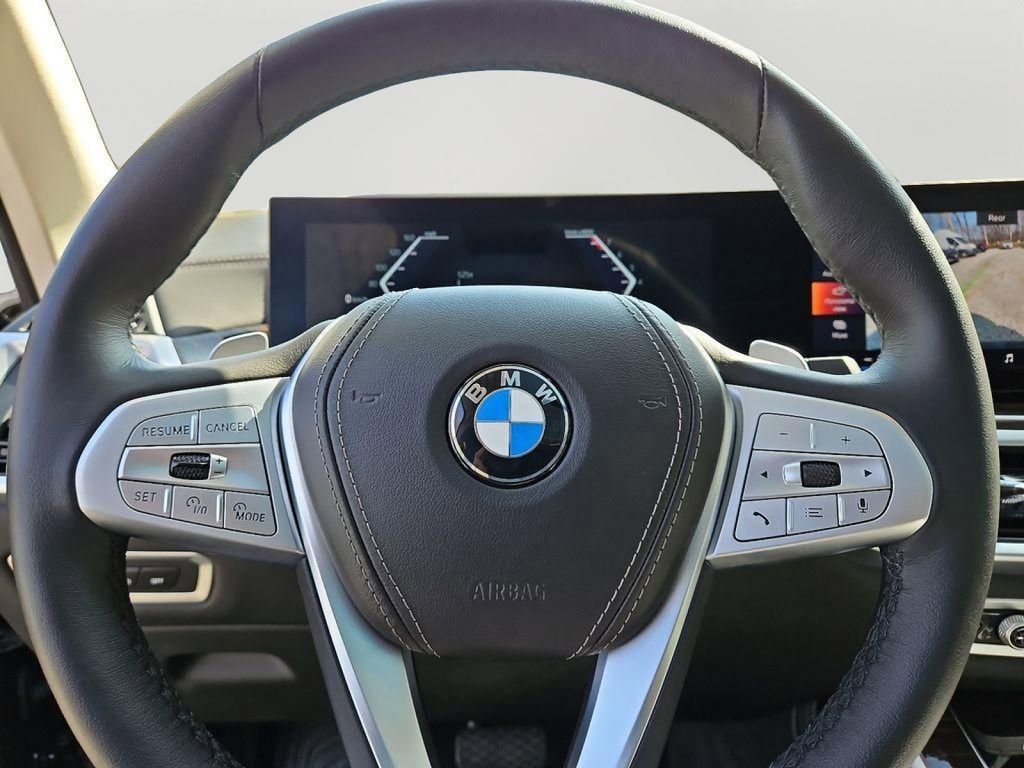 Used 2025 BMW X7 xDrive40i w/ Premium Package image 21