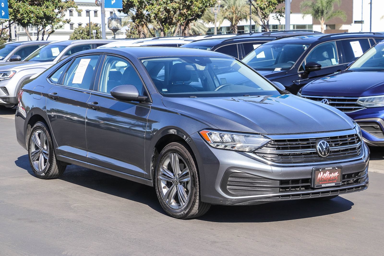 Used 2024 Volkswagen Jetta SE FWD image 3