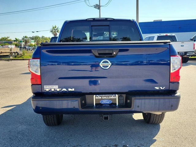 Used 2021 Nissan Titan SV w/ SV Convenience Package image 5