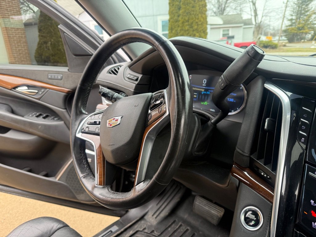 Used 2020 Cadillac Escalade Luxury w/ Escalade Sport Edition image 14