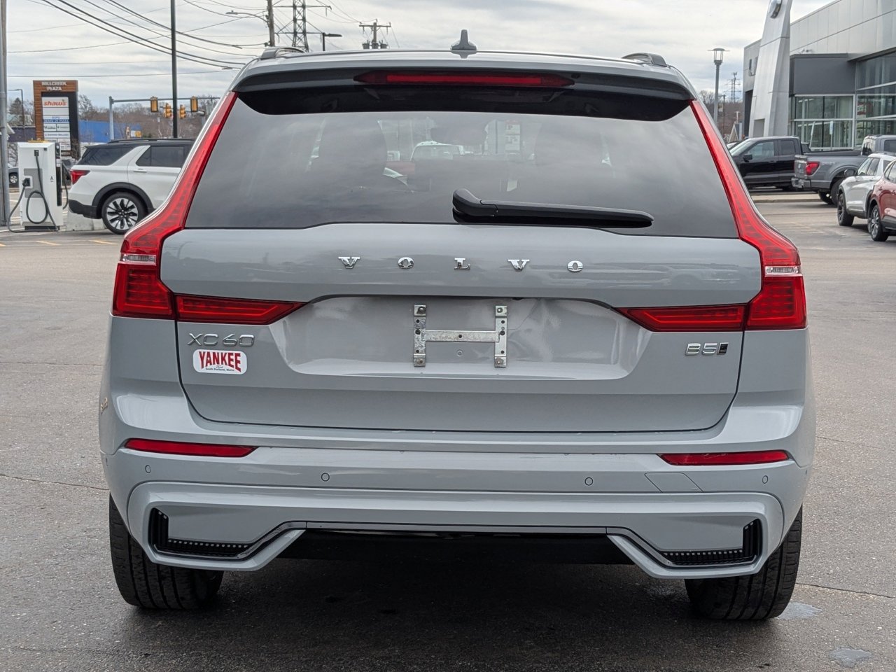 Used 2024 Volvo XC60 B5 Plus image 5