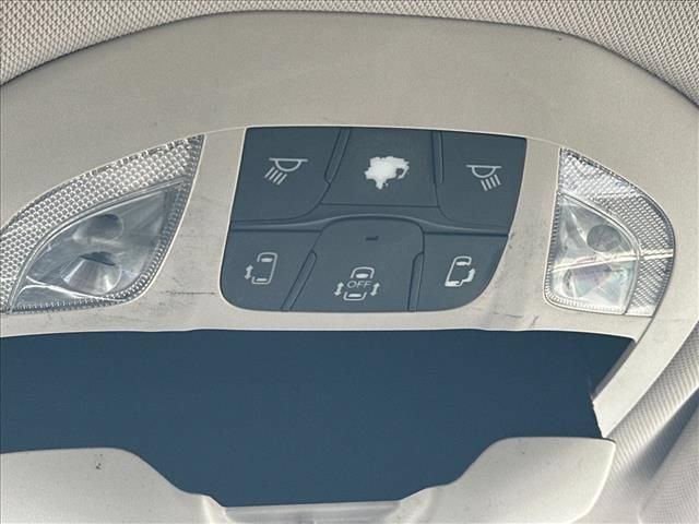 Used 2017 Chrysler Pacifica Touring Plus w/ Tire & Wheel Group FWD image 29