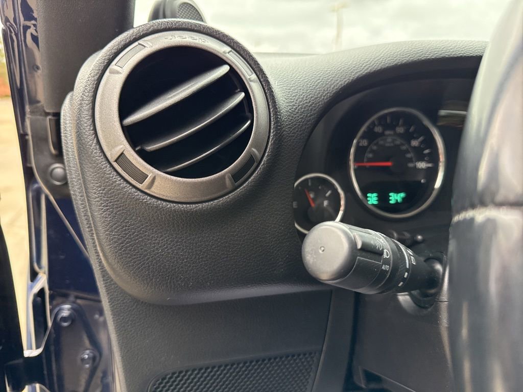 Used 2013 Jeep Wrangler Sahara image 10