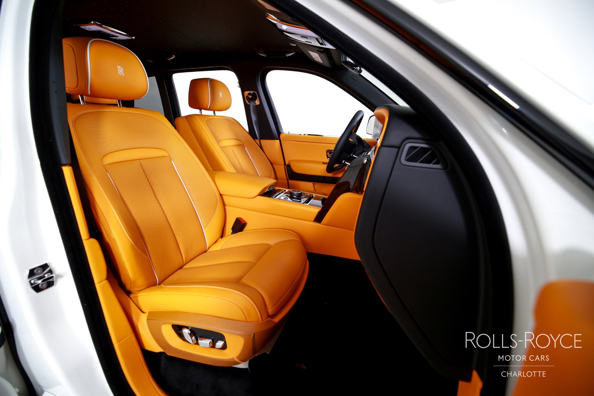 Used 2025 Rolls-Royce Cullinan Black Badge image 34