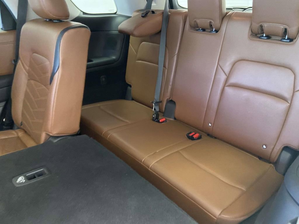 Used 2023 Nissan Pathfinder Platinum w/ Cargo Package AWD/4WD image 16