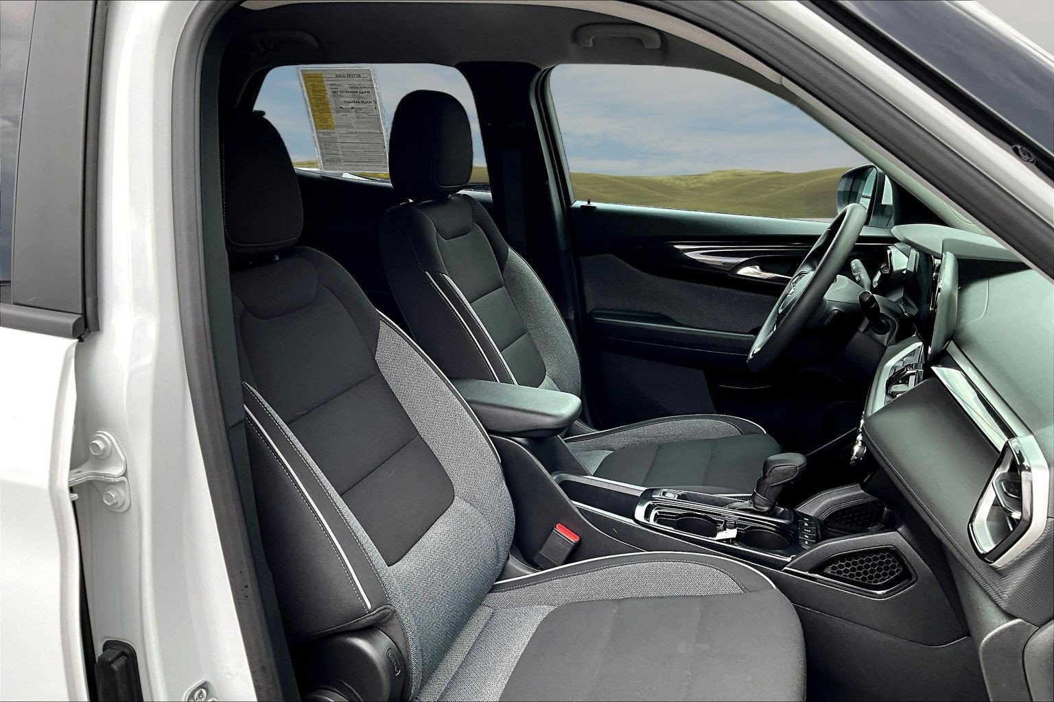 Used 2025 Chevrolet TrailBlazer LT AWD/4WD image 21