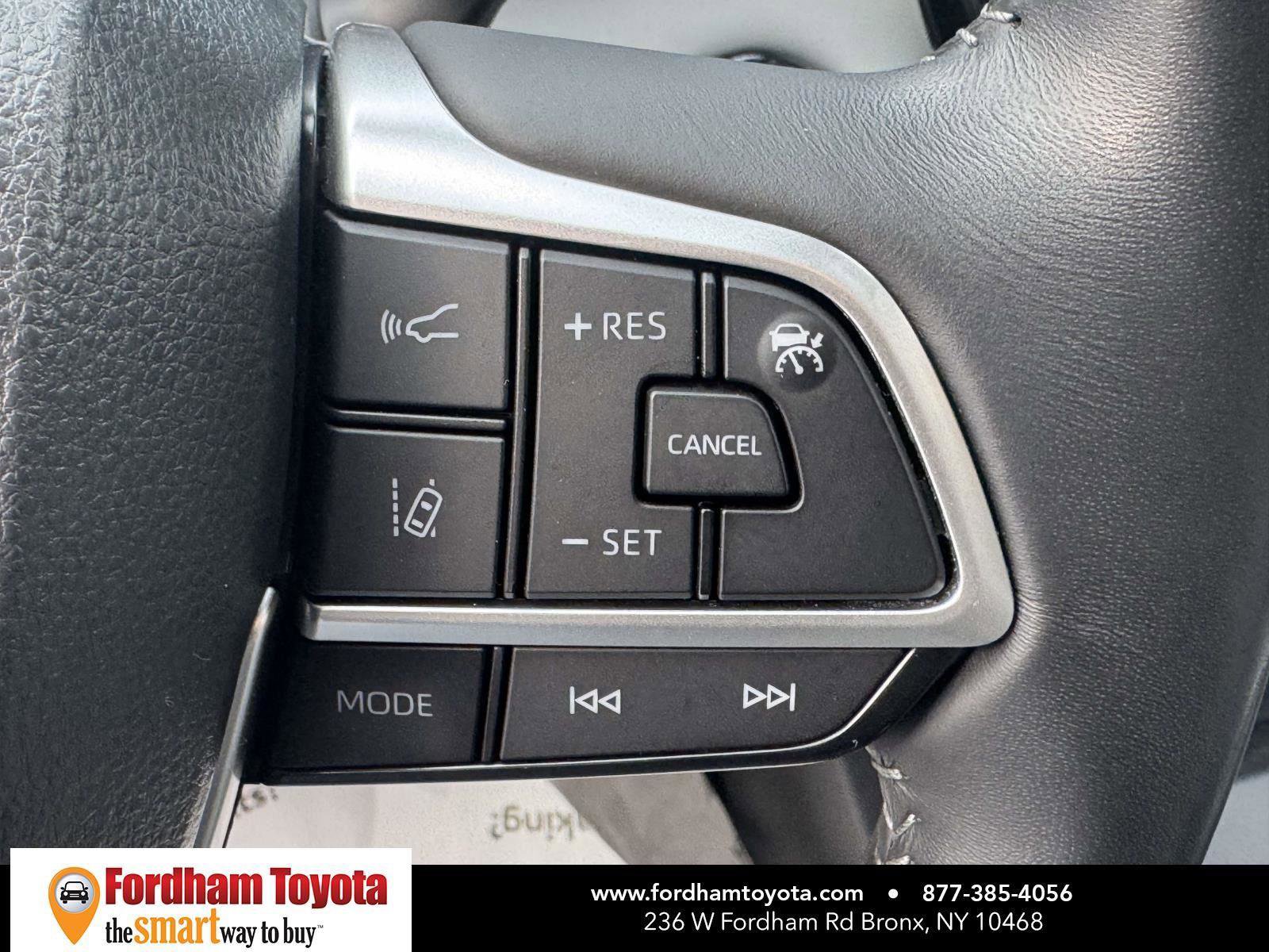 Used 2022 Toyota Highlander XLE image 22