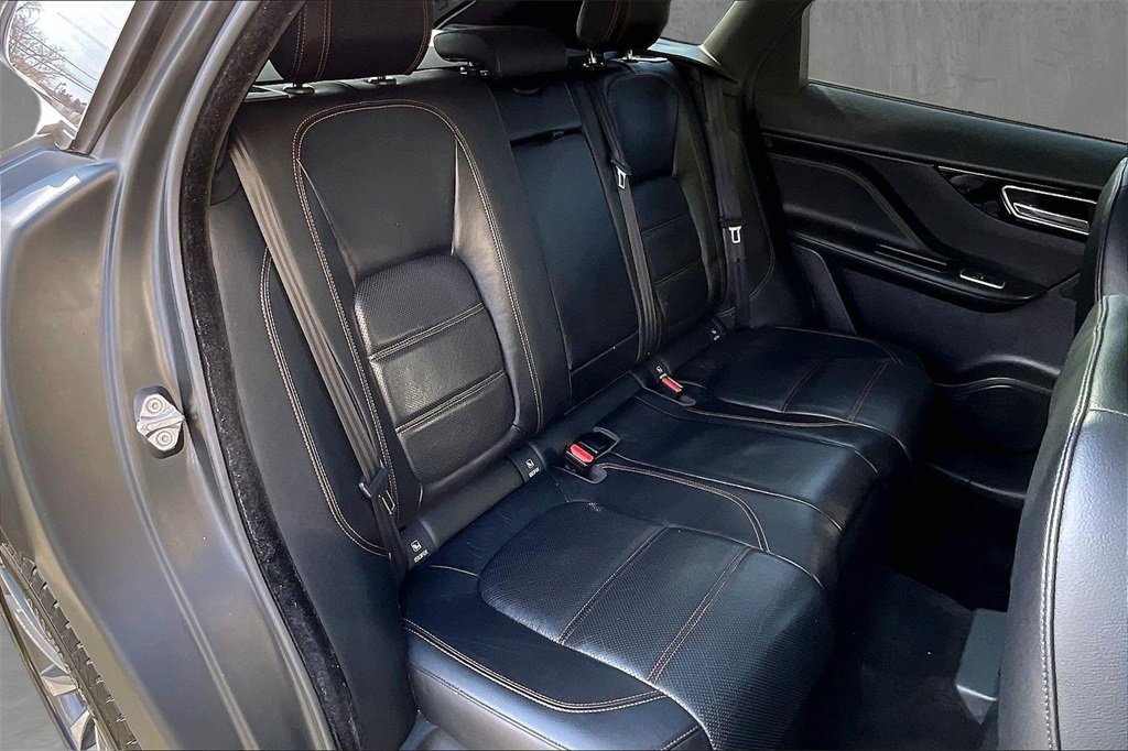 Used 2017 Jaguar F-PACE Prestige image 25