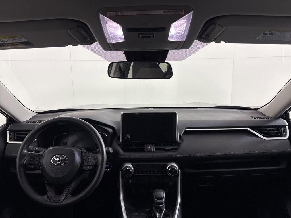 Used 2025 Toyota RAV4 XLE image 20