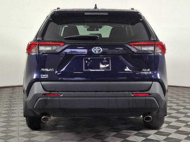 Used 2022 Toyota RAV4 XLE Premium AWD/4WD image 8