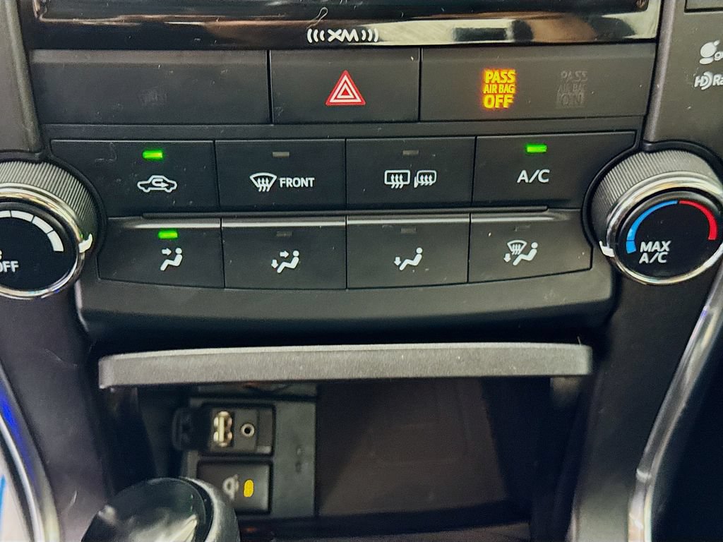 Used 2017 Toyota Camry SE w/ Moonroof Package FWD image 19