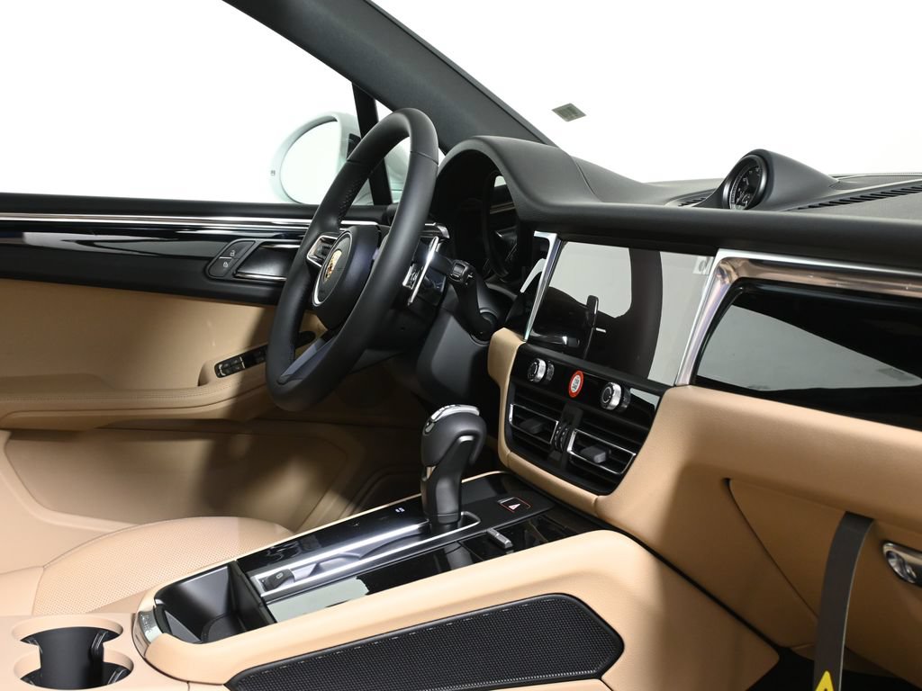 Used 2026 Porsche Macan AWD/4WD image 39