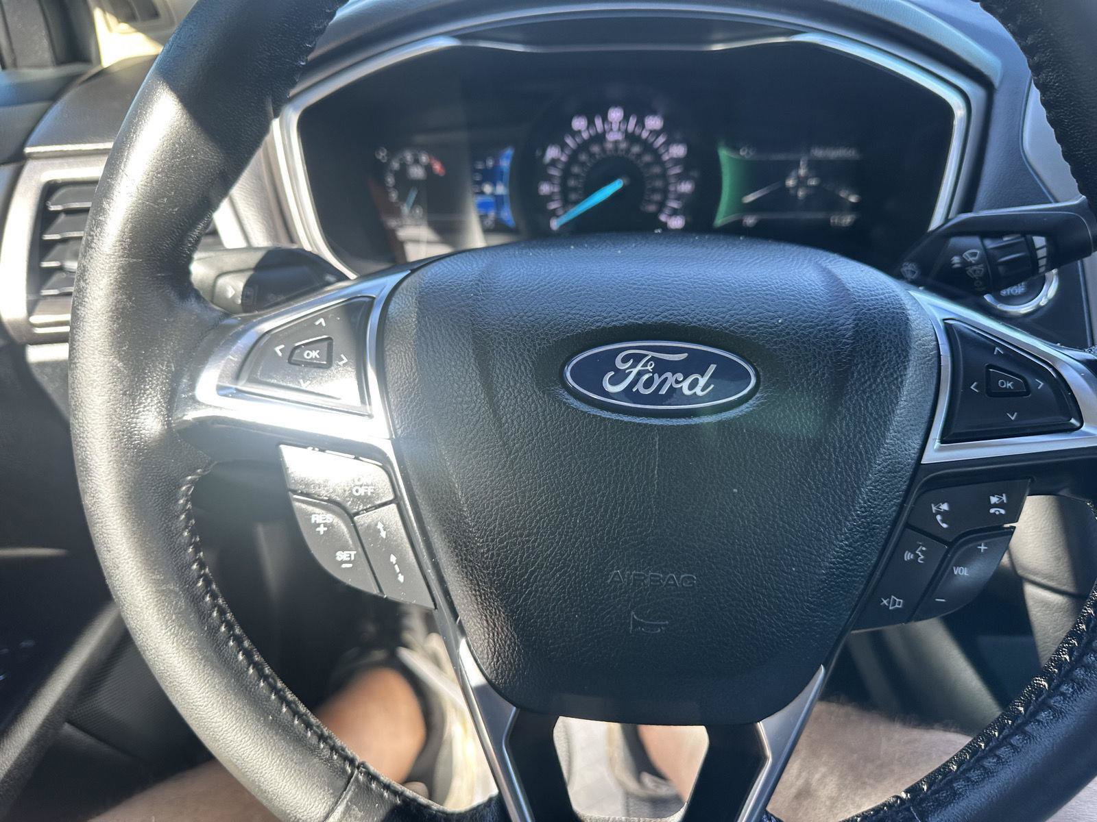 Used 2020 Ford Fusion SEL FWD image 17