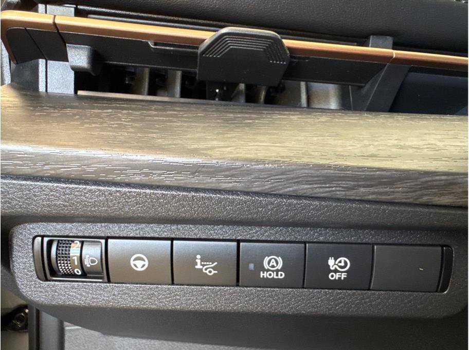 Used 2023 Nissan Ariya AWD image 27