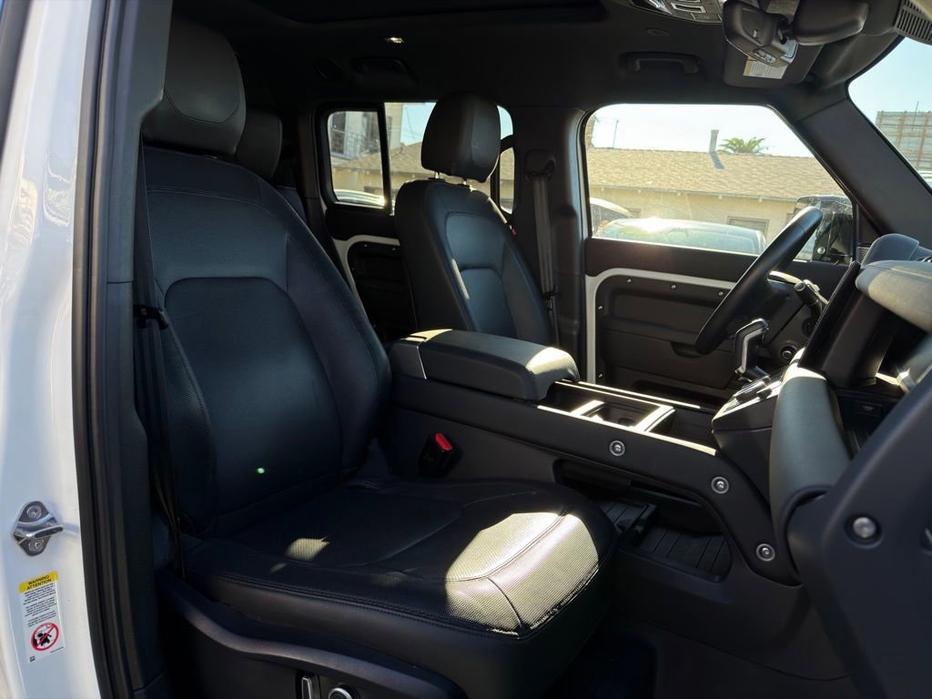 Used 2024 Land Rover Defender 130 X-Dynamic SE image 36