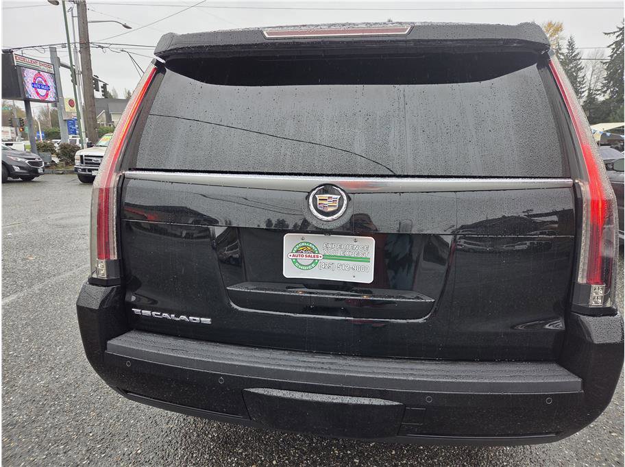 Used 2015 Cadillac Escalade ESV Premium image 4