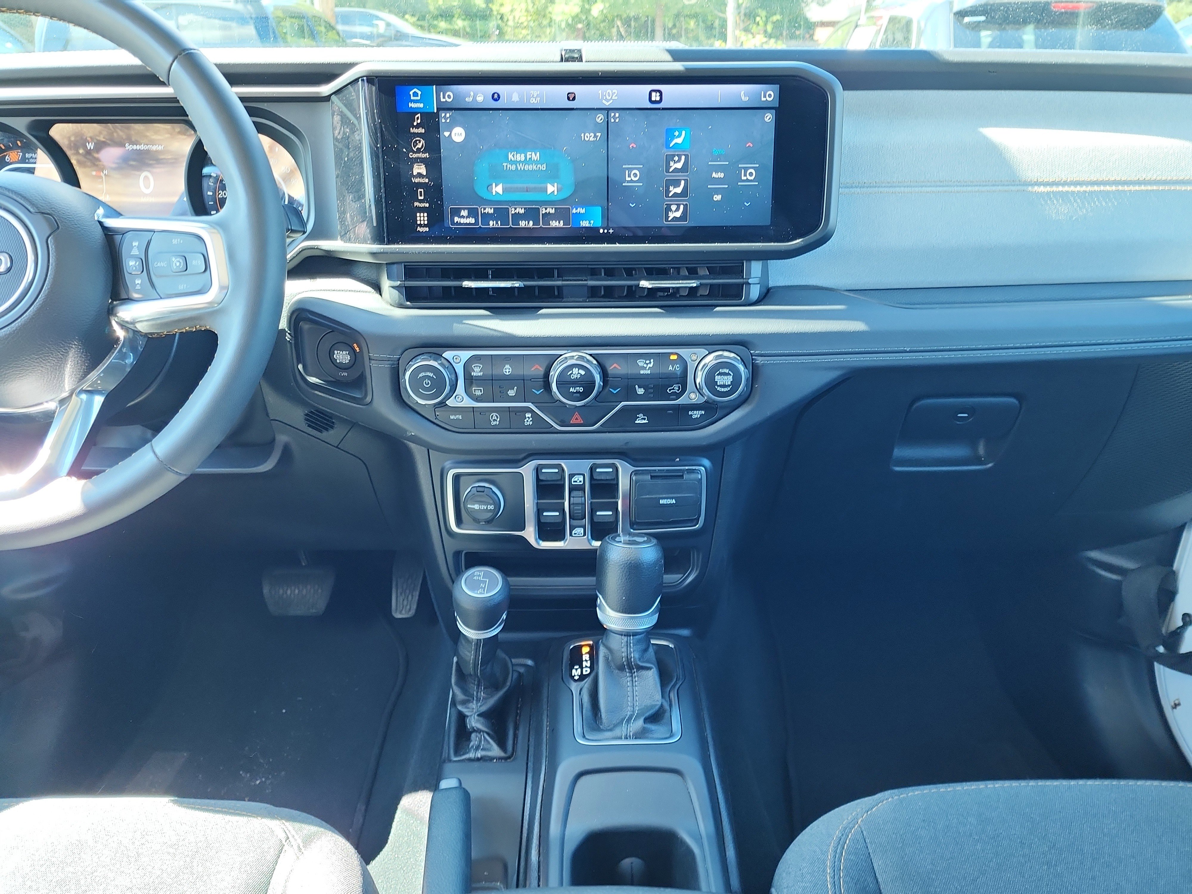 Used 2024 Jeep Wrangler Sahara image 22