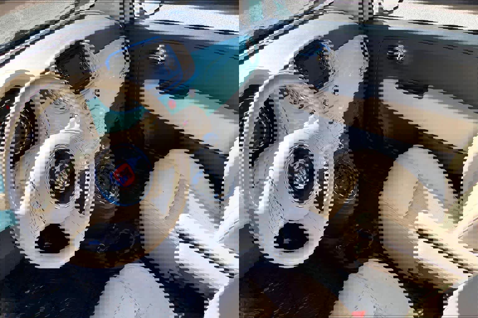 Used 2017 FIAT 500 Lounge image 16