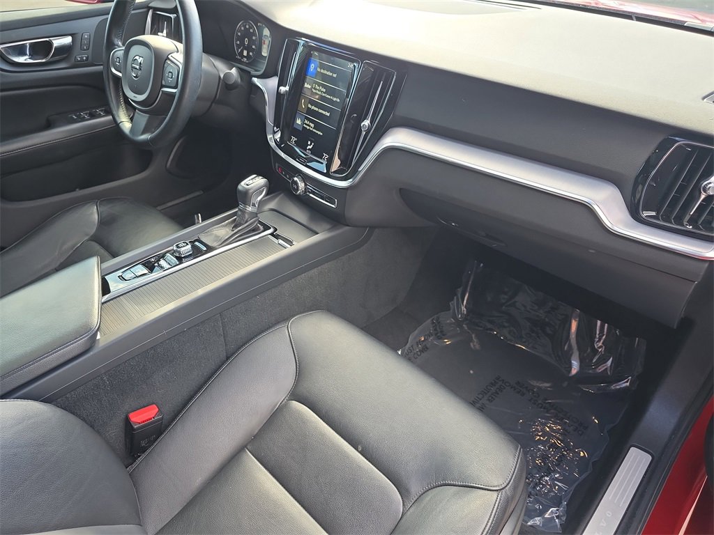 Used 2020 Volvo S60 T5 Momentum image 18