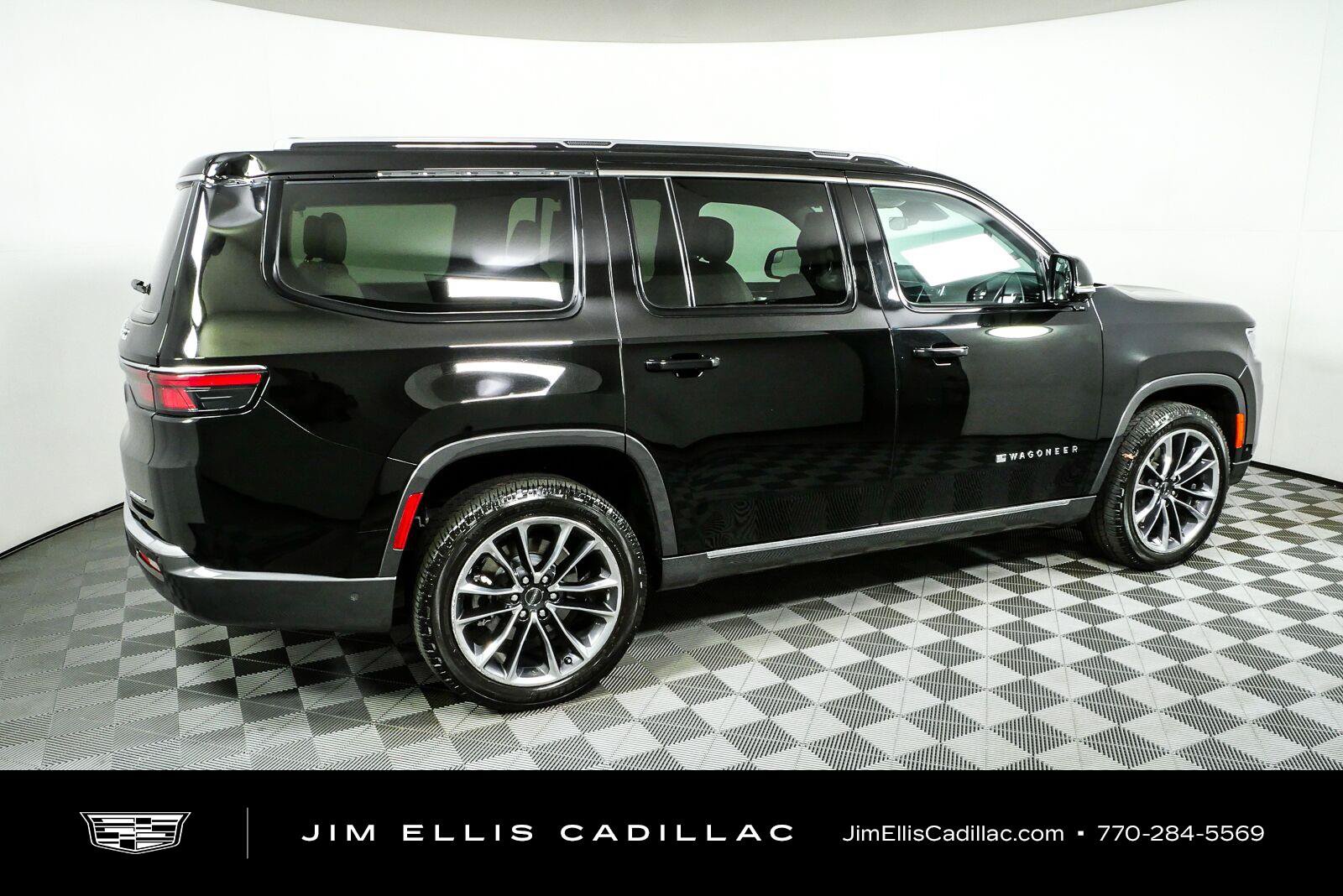 Used 2022 Jeep Wagoneer Series III w/ Premium Group I RWD image 2