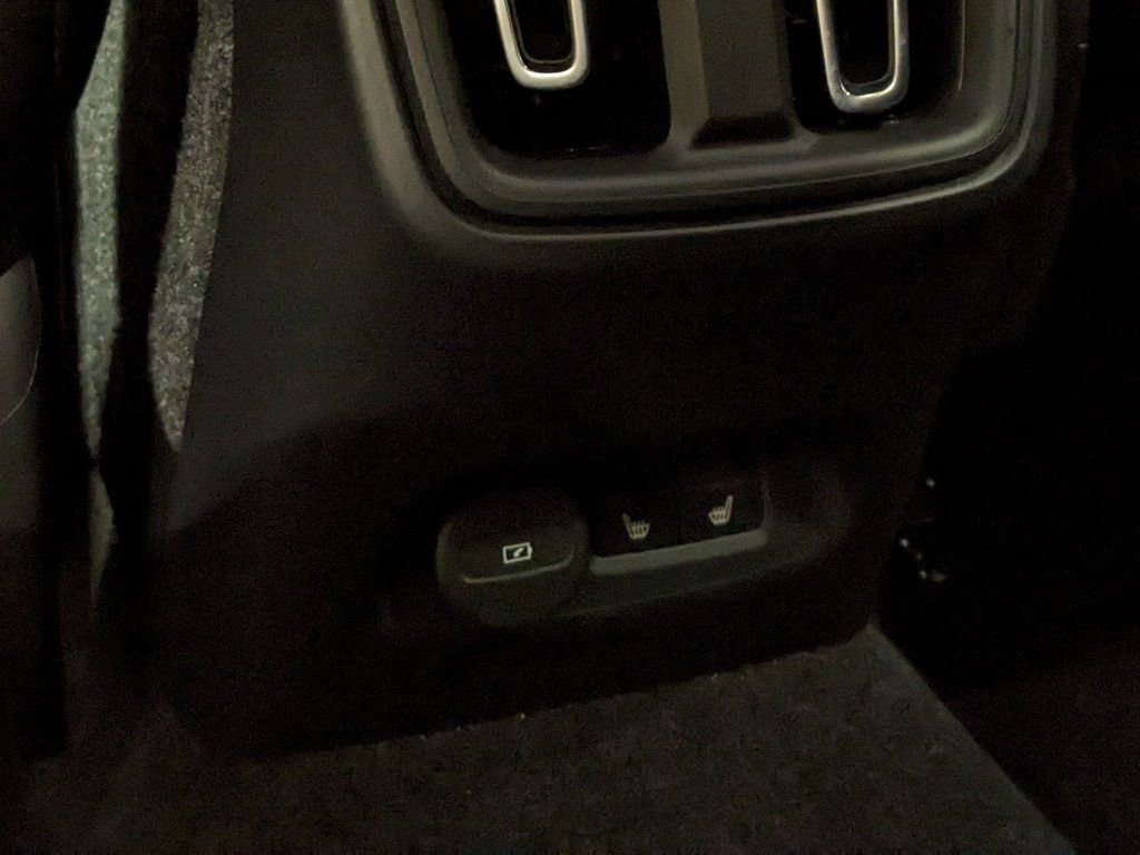 Certified 2023 Volvo XC40 Recharge Ultimate image 24