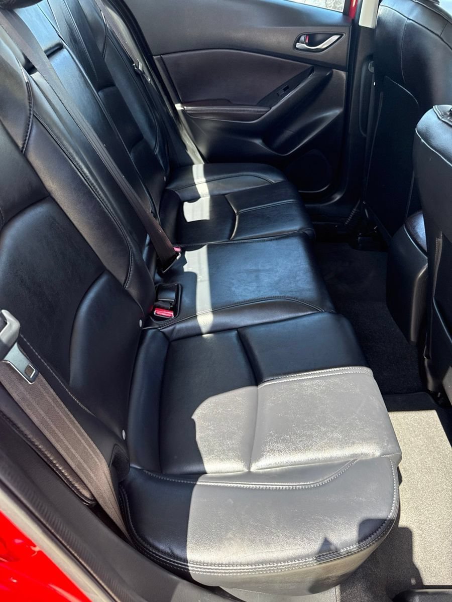 Used 2018 MAZDA MAZDA3 Touring FWD image 19