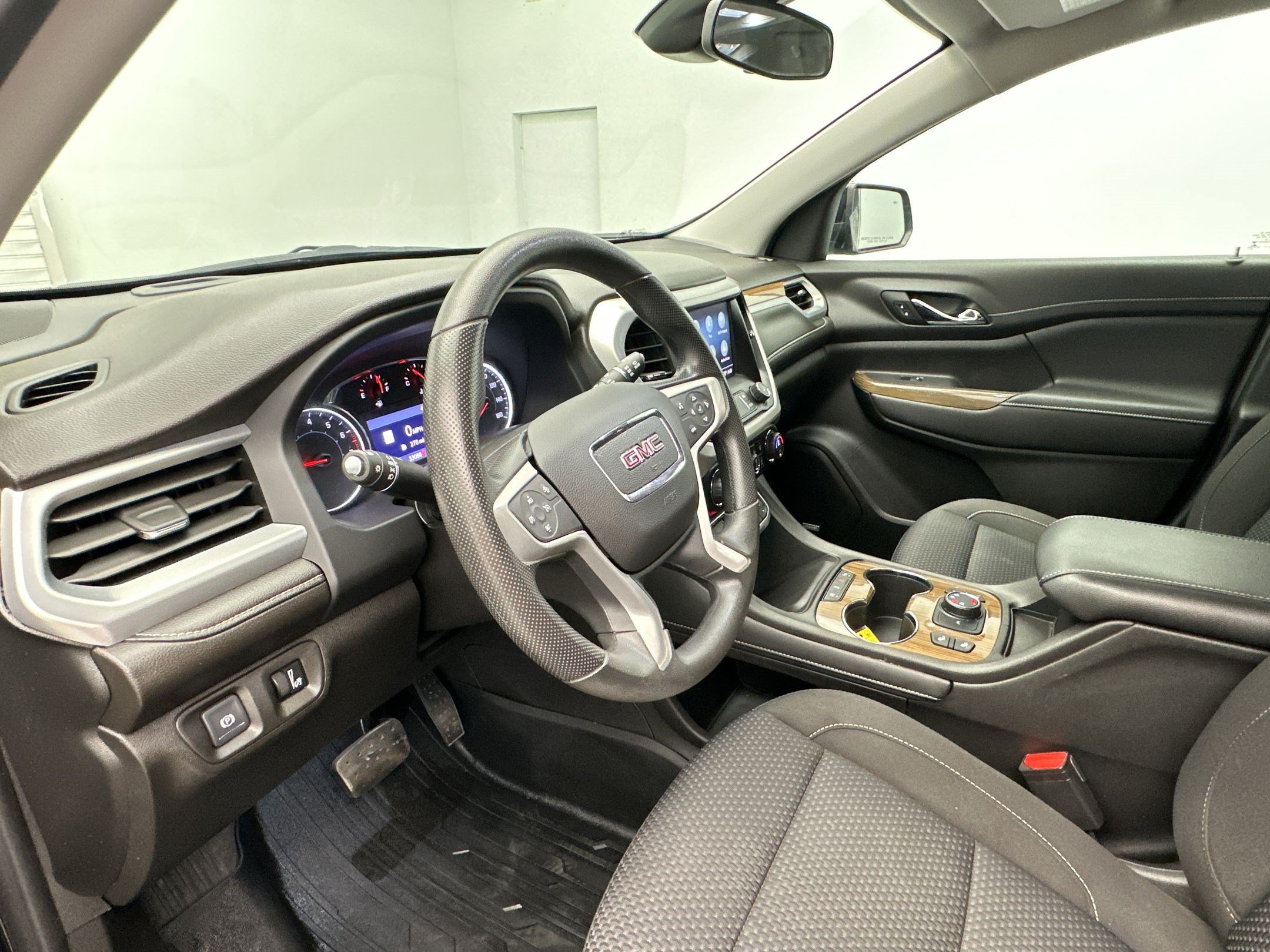 Certified 2022 GMC Acadia SLE w/ Driver Convenience Package AWD/4WD image 4