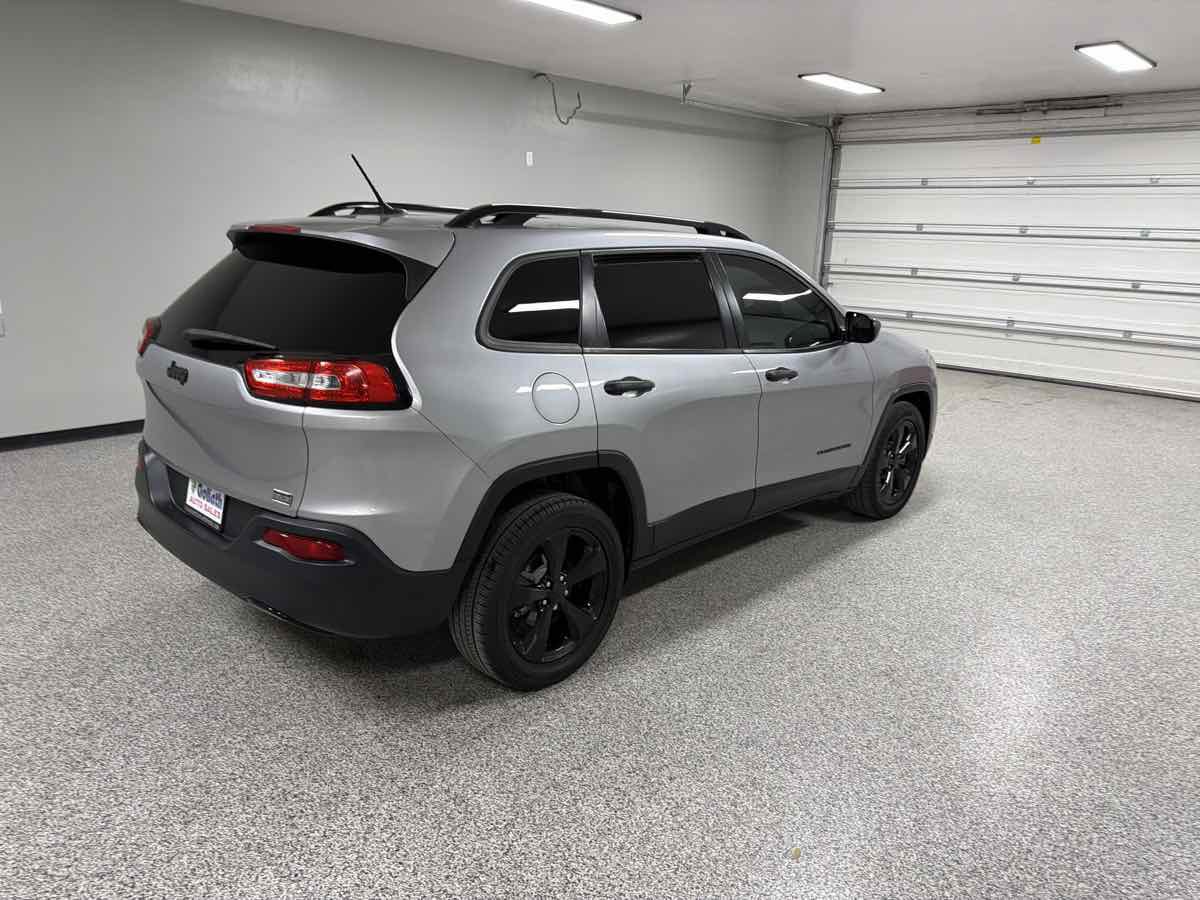 Used 2017 Jeep Cherokee Altitude image 3