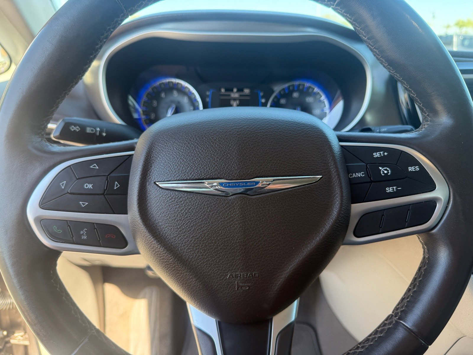 Used 2017 Chrysler Pacifica Touring-L w/ Tire & Wheel Group image 27