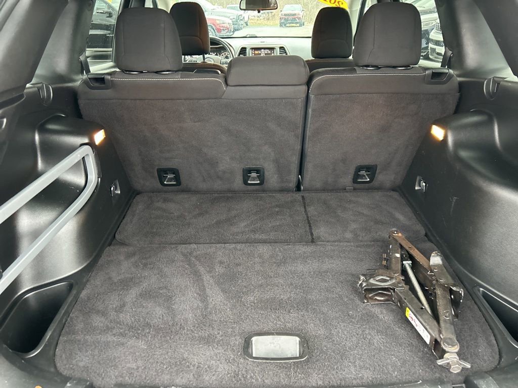 Used 2017 Jeep Cherokee Latitude w/ Cold Weather Group image 20