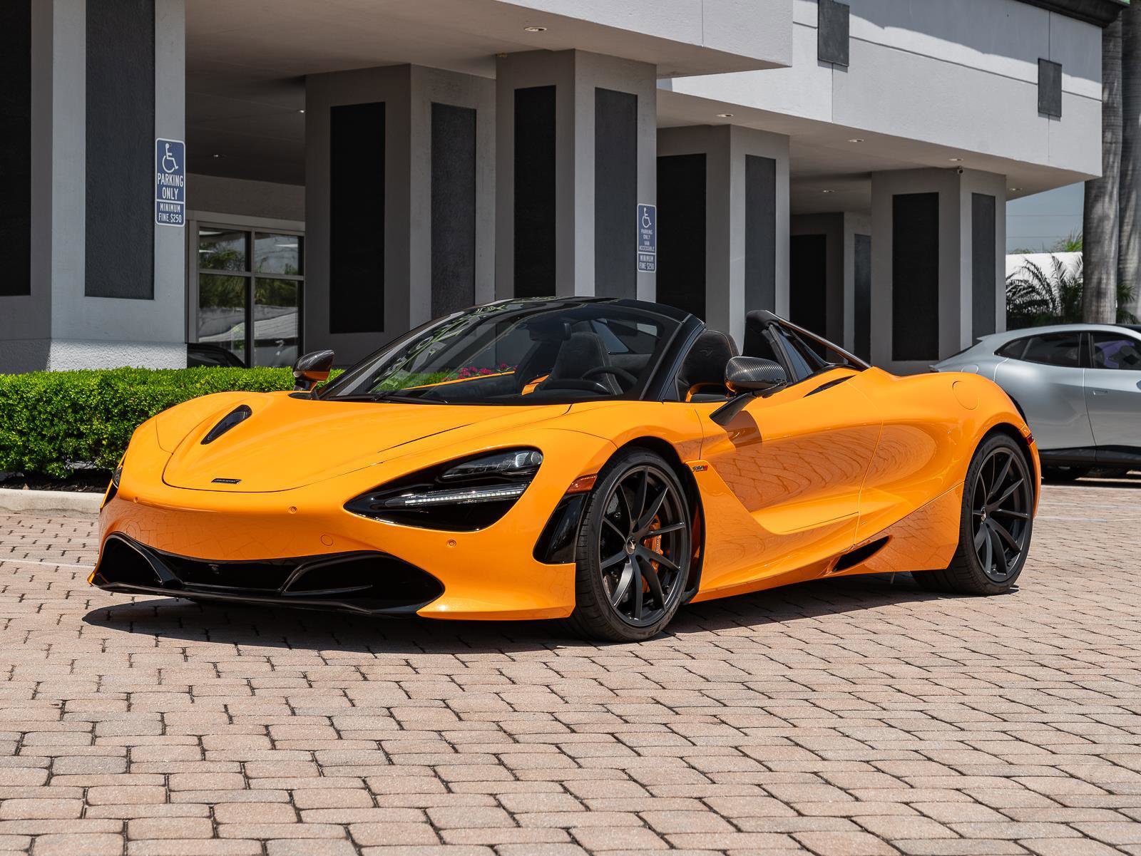 Used 2022 McLaren 720S Performance RWD image 23