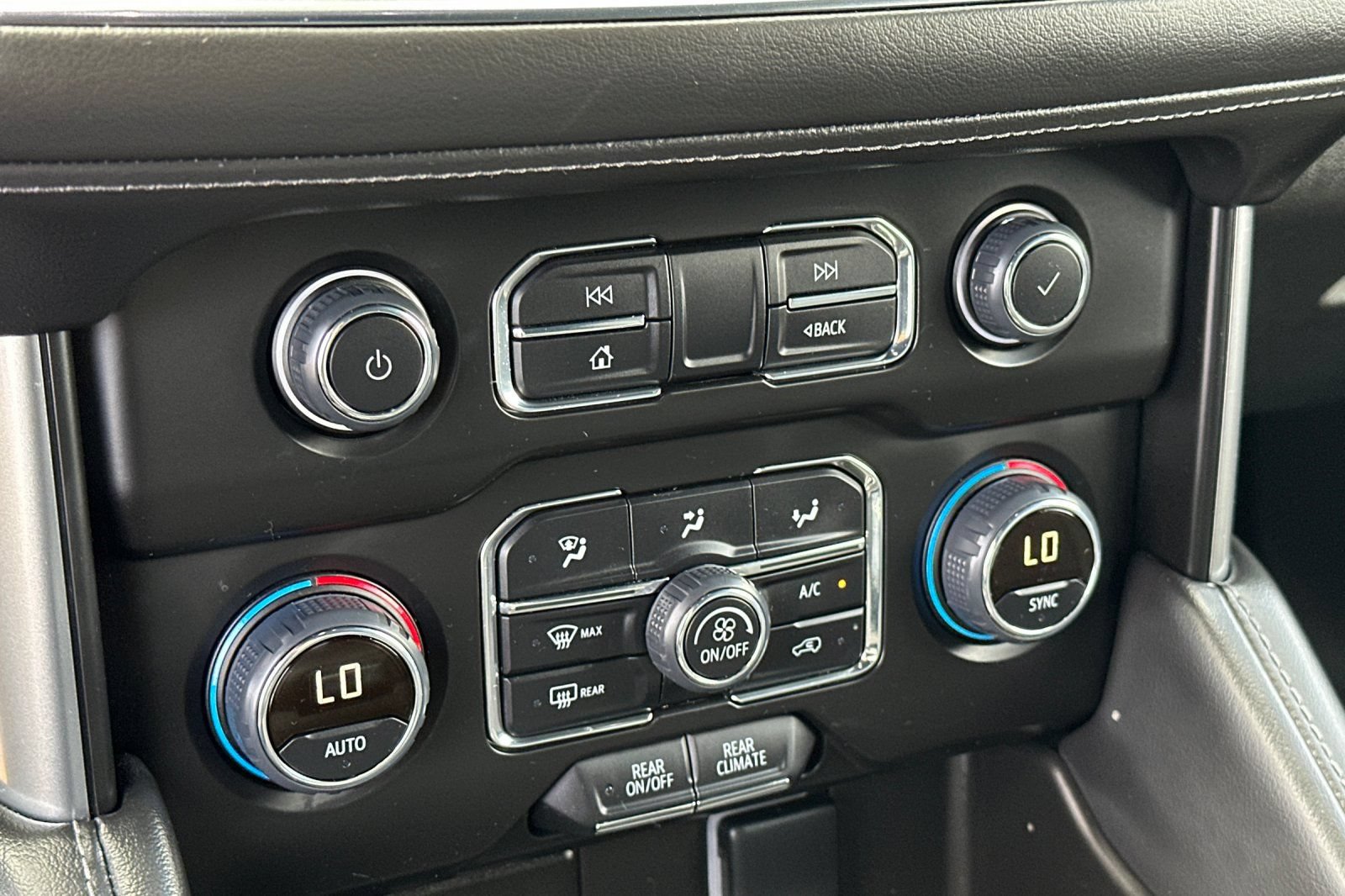 Used 2024 Chevrolet Tahoe LS RWD image 28