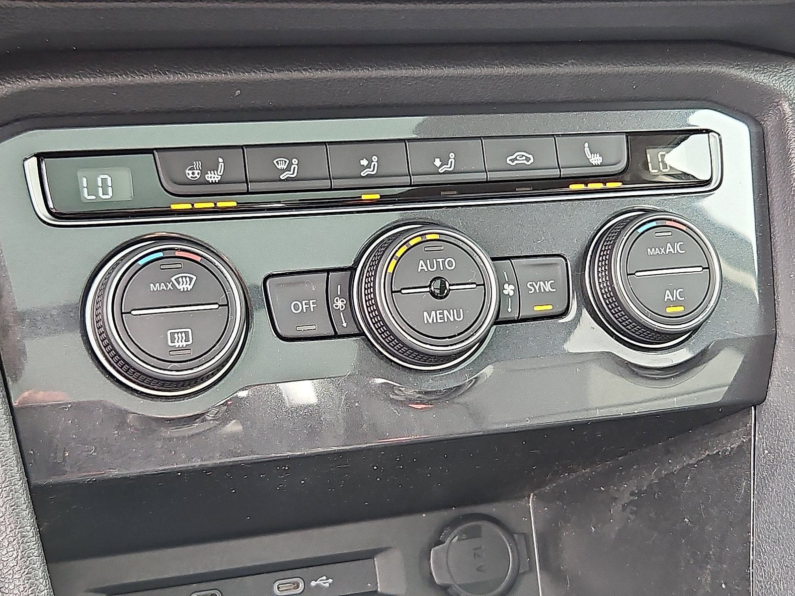 Used 2021 Volkswagen Tiguan SEL w/ 3rd Row Seat Package image 18